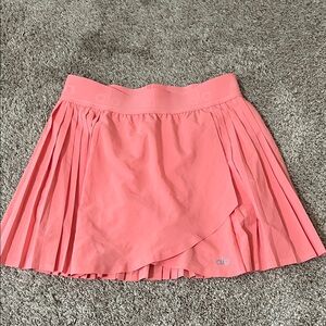 Alo yoga tennis skirt.